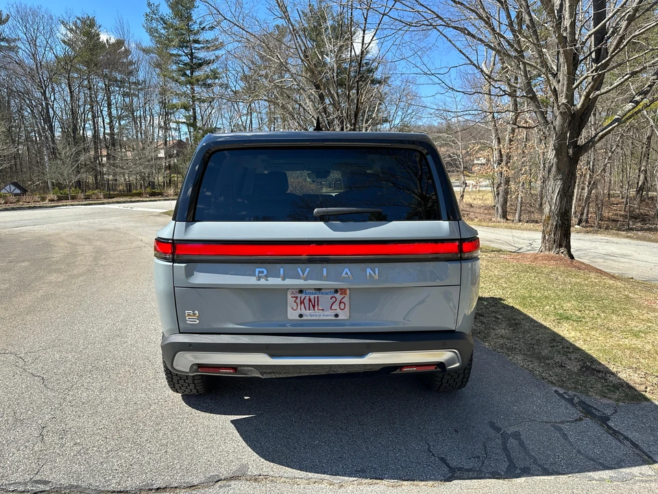 2023 Rivian R1S - Image 13 of 31