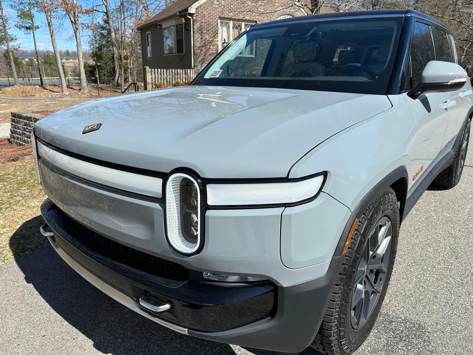 2023 Rivian R1S - Image 7 of 31