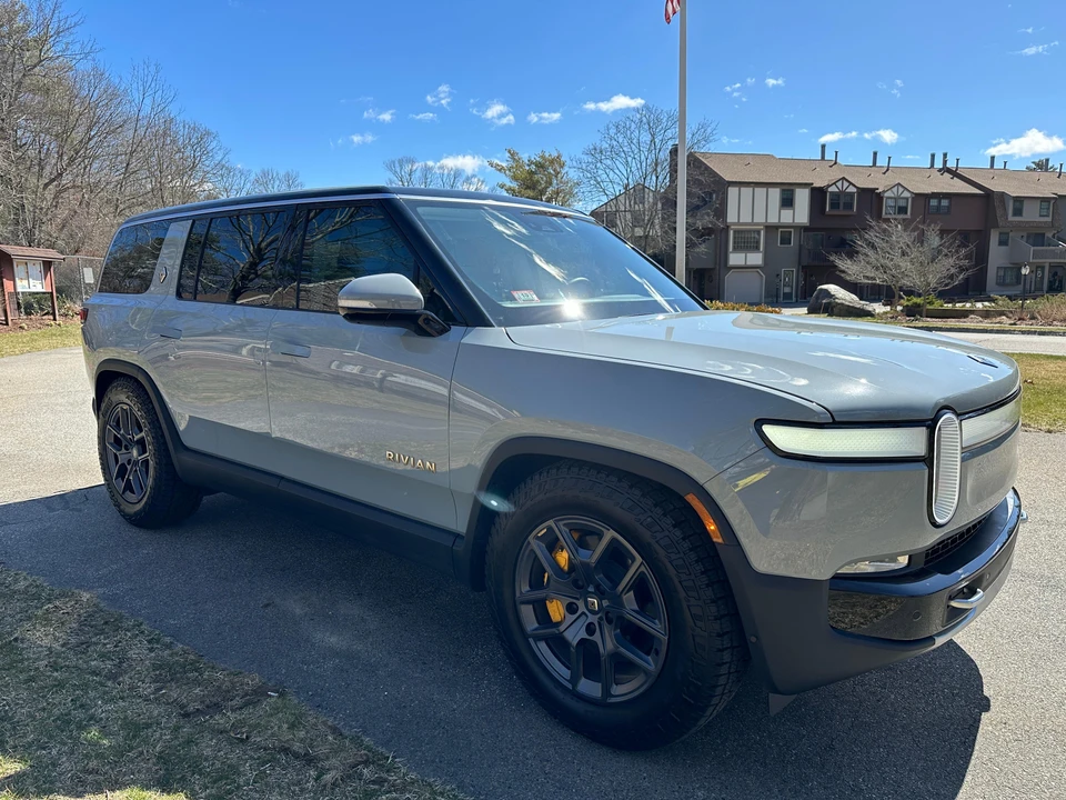 2023 Rivian R1S - Image 19 of 31