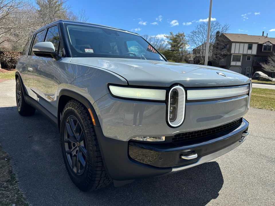 2023 Rivian R1S - Image 20 of 31