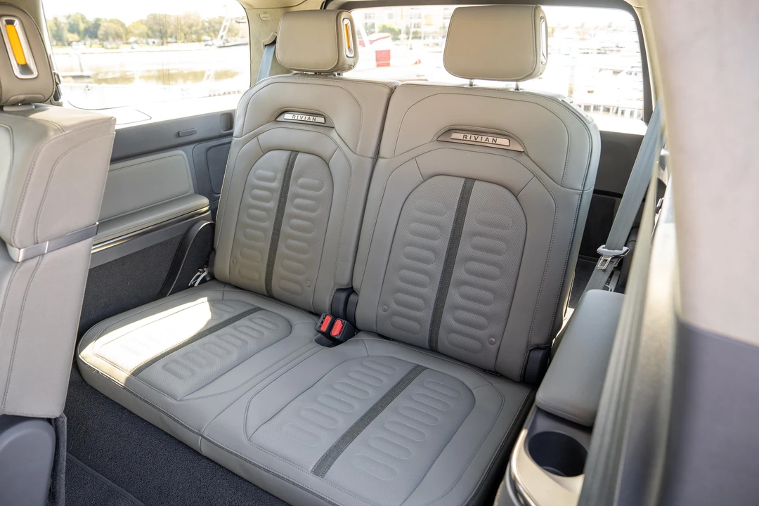 2023 Rivian R1S - Image 27 of 31