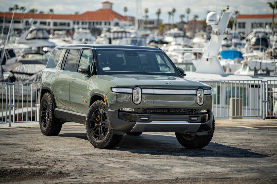 2023 Rivian R1S - Image 9 of 31