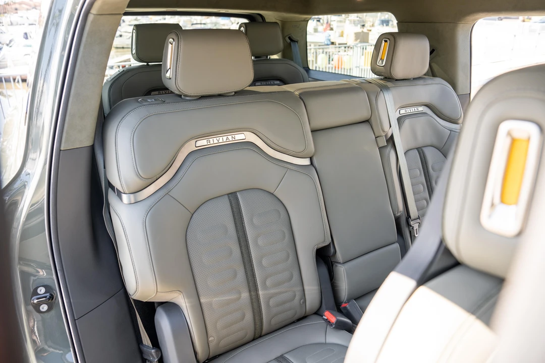 2023 Rivian R1S - Image 24 of 31