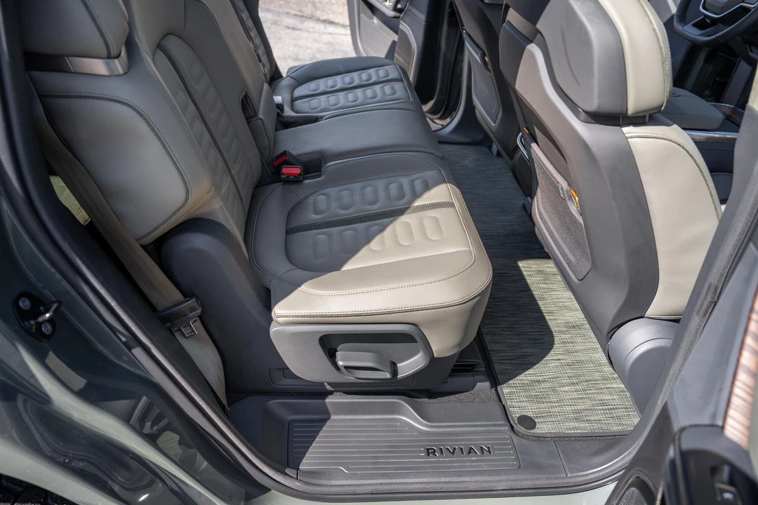 2023 Rivian R1S - Image 22 of 31