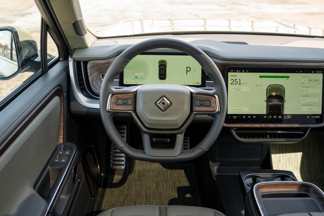 2023 Rivian R1S - Image 28 of 31