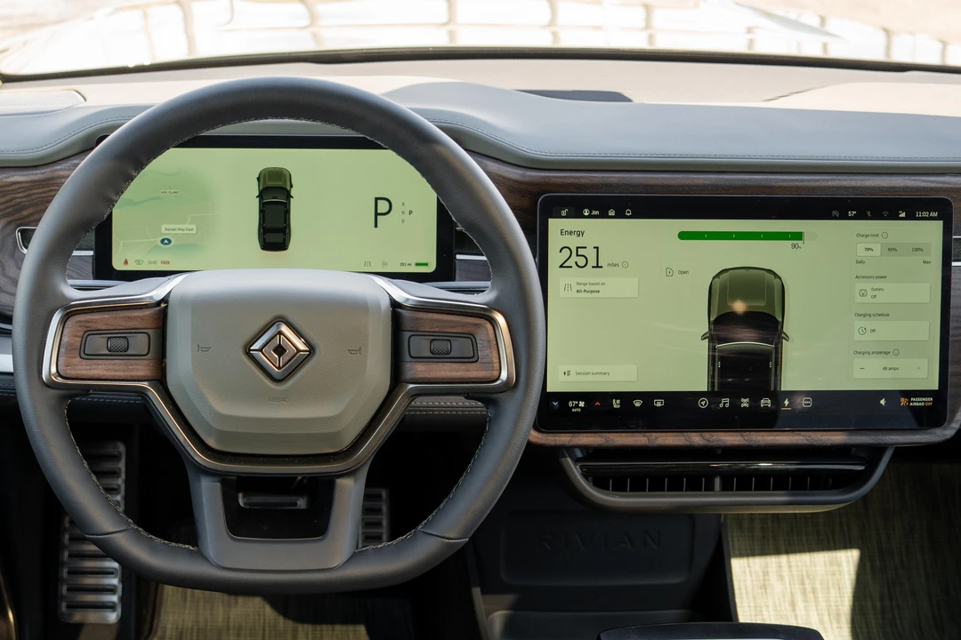 2023 Rivian R1S - Image 29 of 31