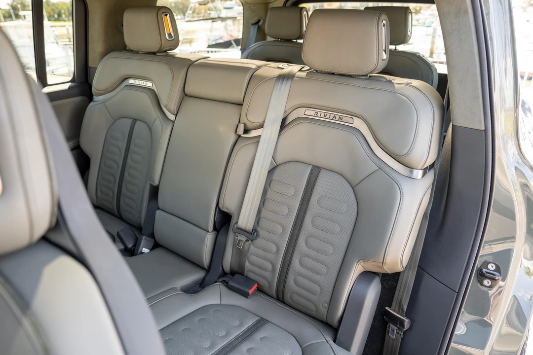 2023 Rivian R1S - Image 25 of 31