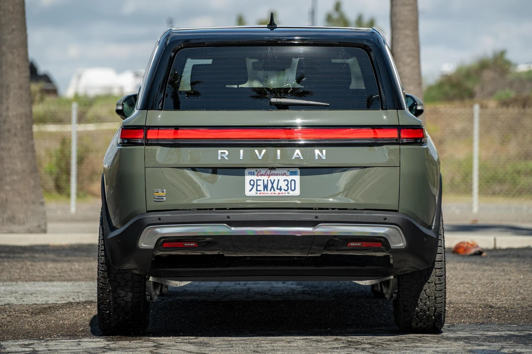 2023 Rivian R1S - Image 5 of 31
