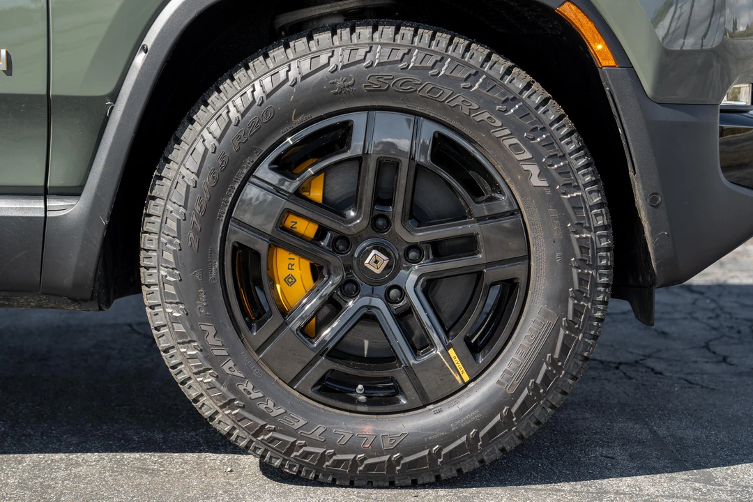 2023 Rivian R1S - Image 14 of 31