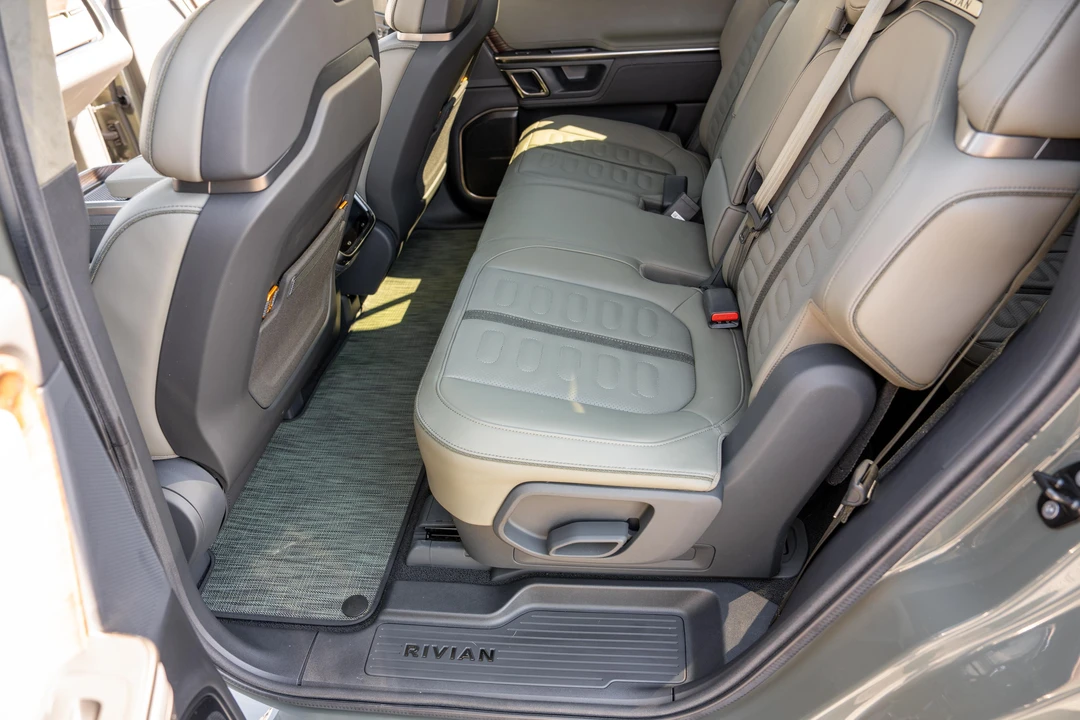 2023 Rivian R1S - Image 26 of 31