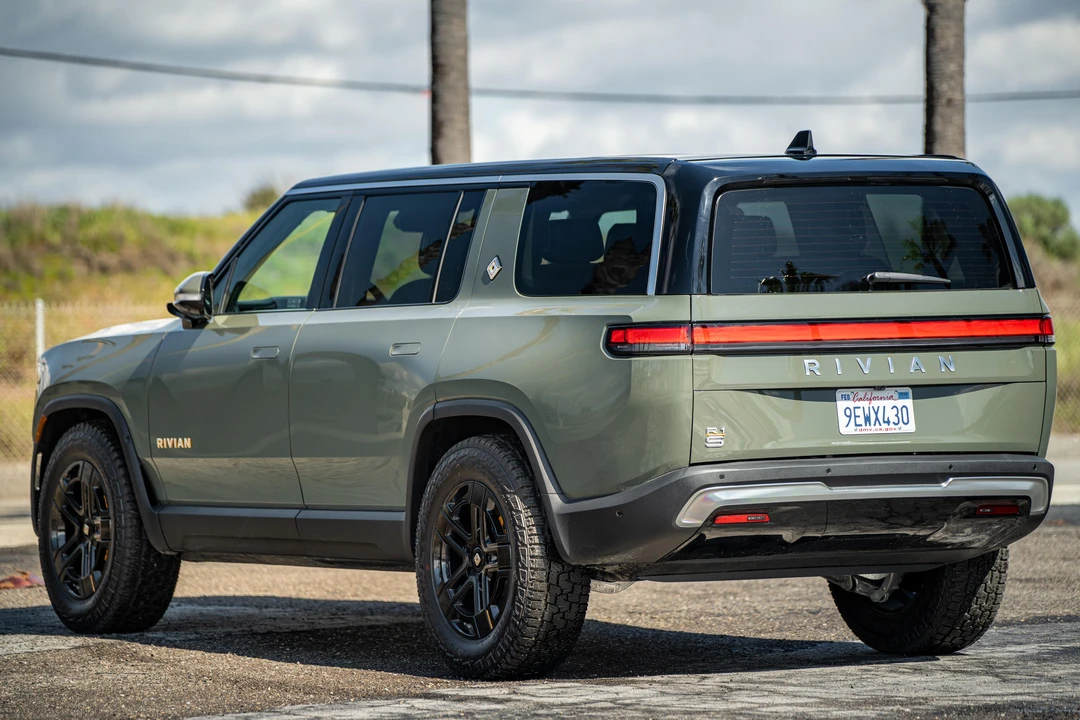 2023 Rivian R1S - Image 7 of 31