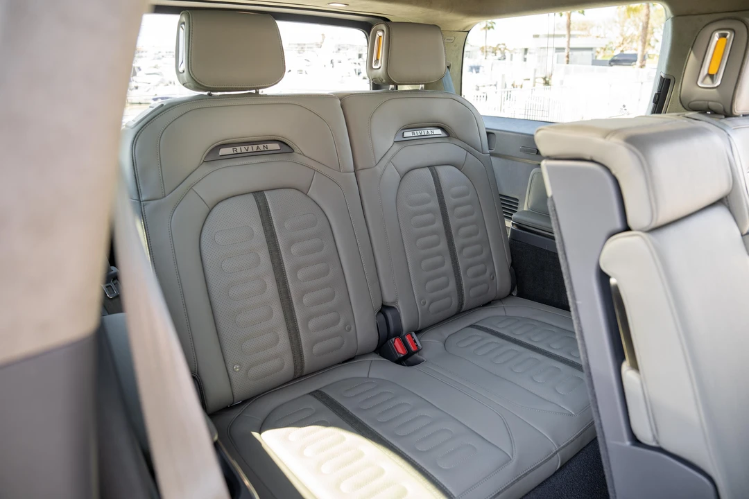 2023 Rivian R1S - Image 17 of 31