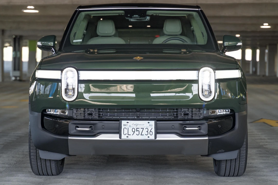 2023 Rivian R1S - Image 2 of 31