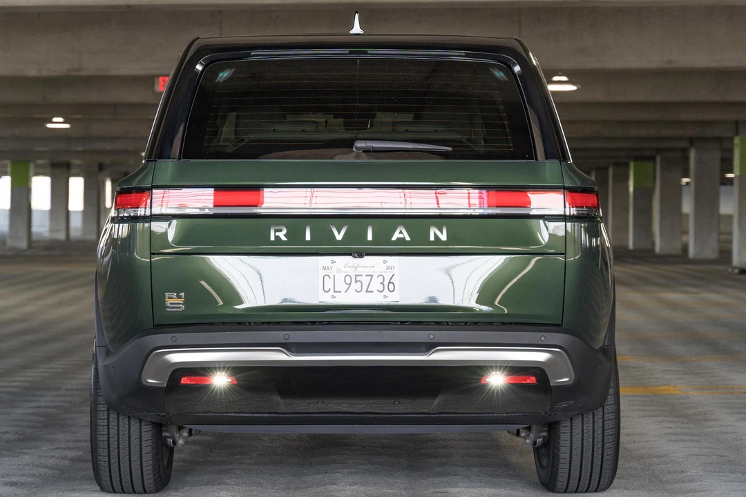 2023 Rivian R1S - Image 5 of 31