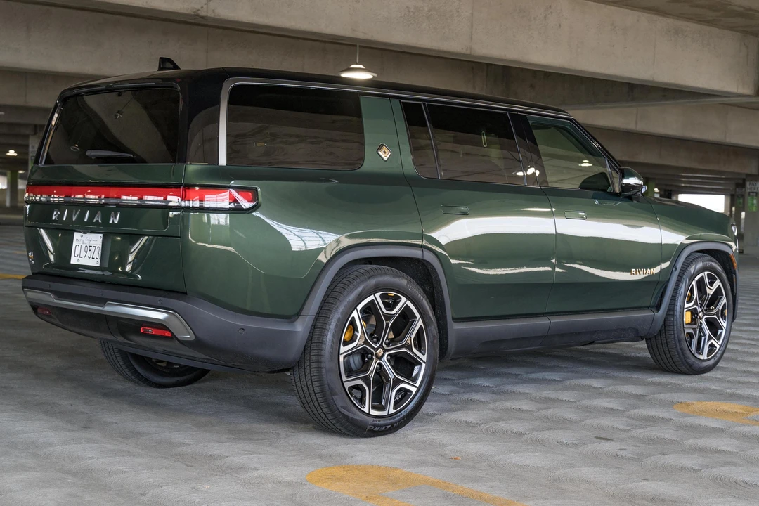 2023 Rivian R1S - Image 4 of 31