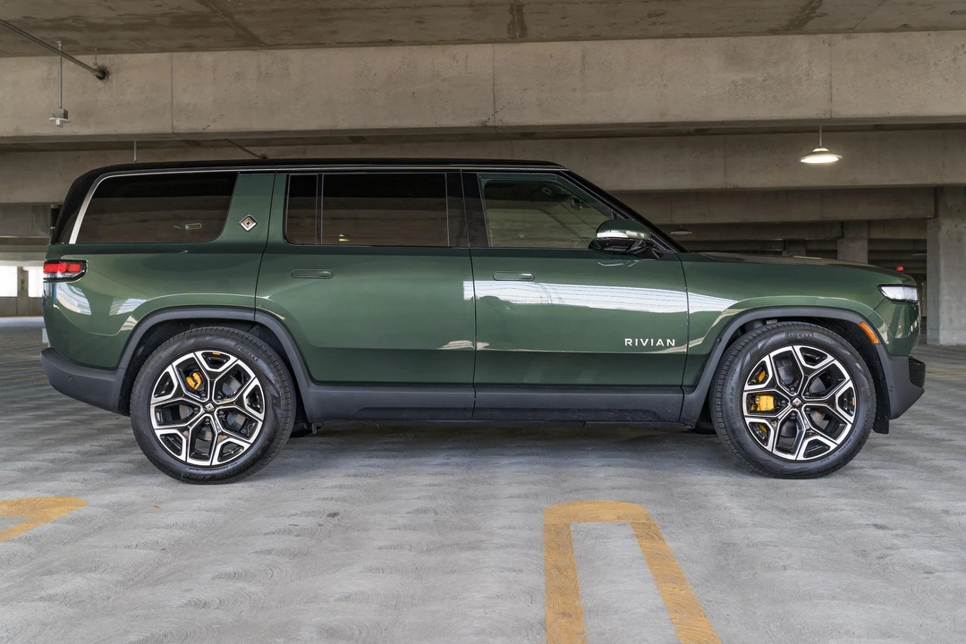 2023 Rivian R1S - Image 3 of 31