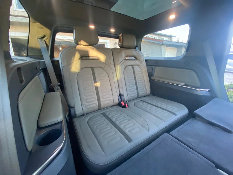2023 Rivian R1S - Image 29 of 31