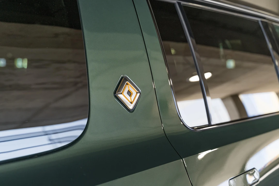 2023 Rivian R1S - Image 13 of 31