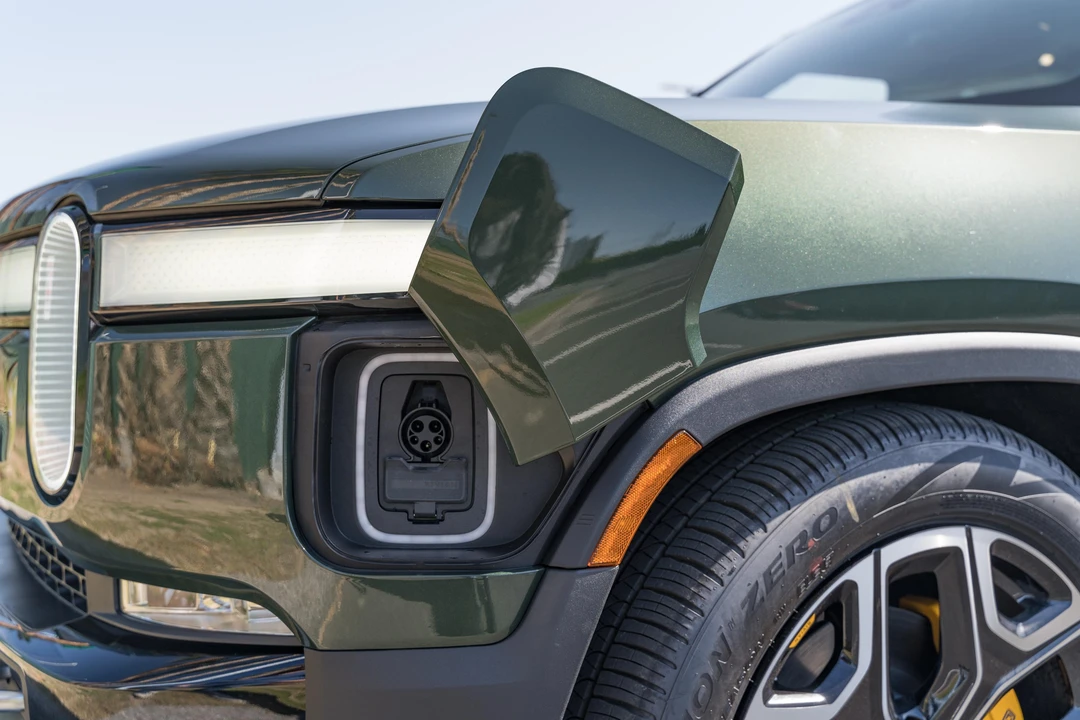 2023 Rivian R1S - Image 10 of 31