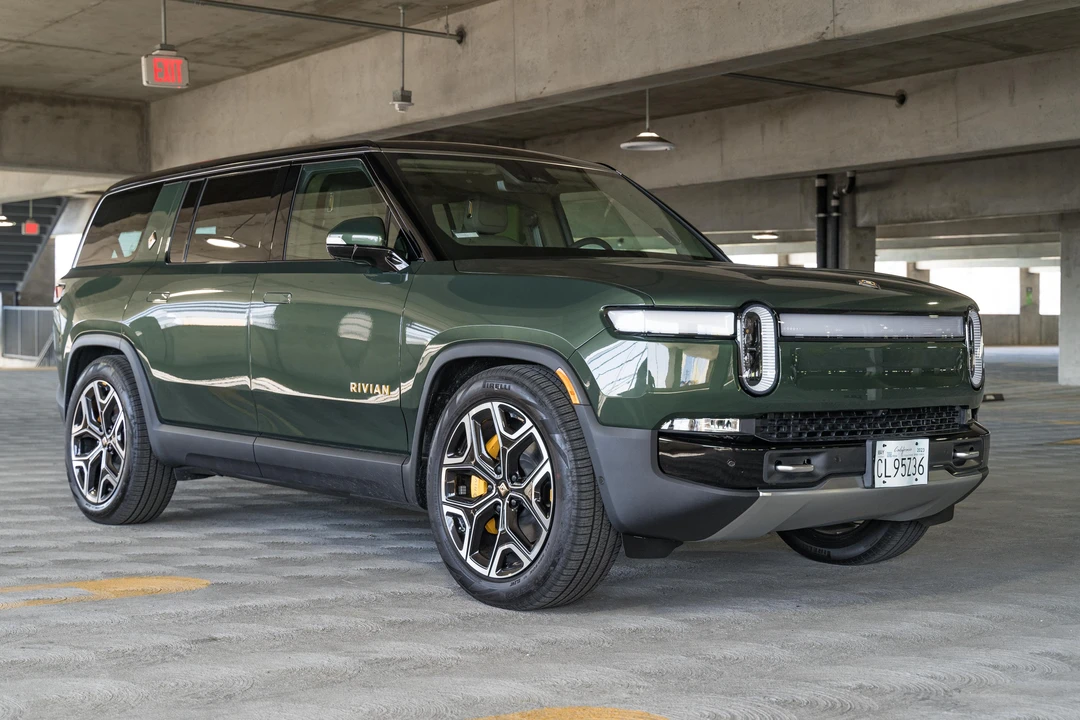 2023 Rivian R1S - Image 9 of 31