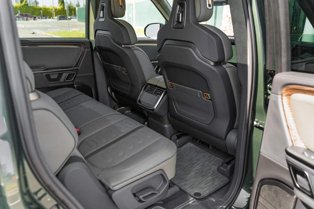 2023 Rivian R1S - Image 30 of 31