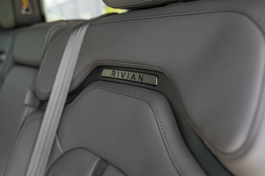 2023 Rivian R1S - Image 27 of 31