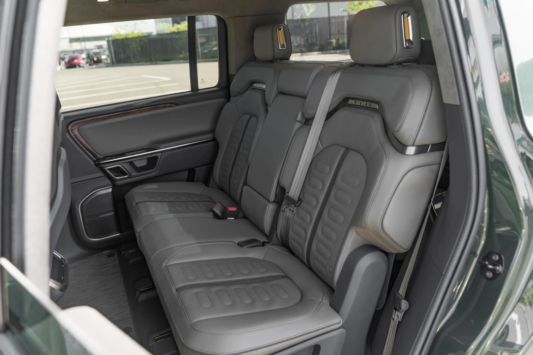 2023 Rivian R1S - Image 26 of 31