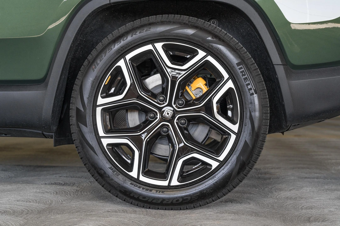 2023 Rivian R1S - Image 17 of 31