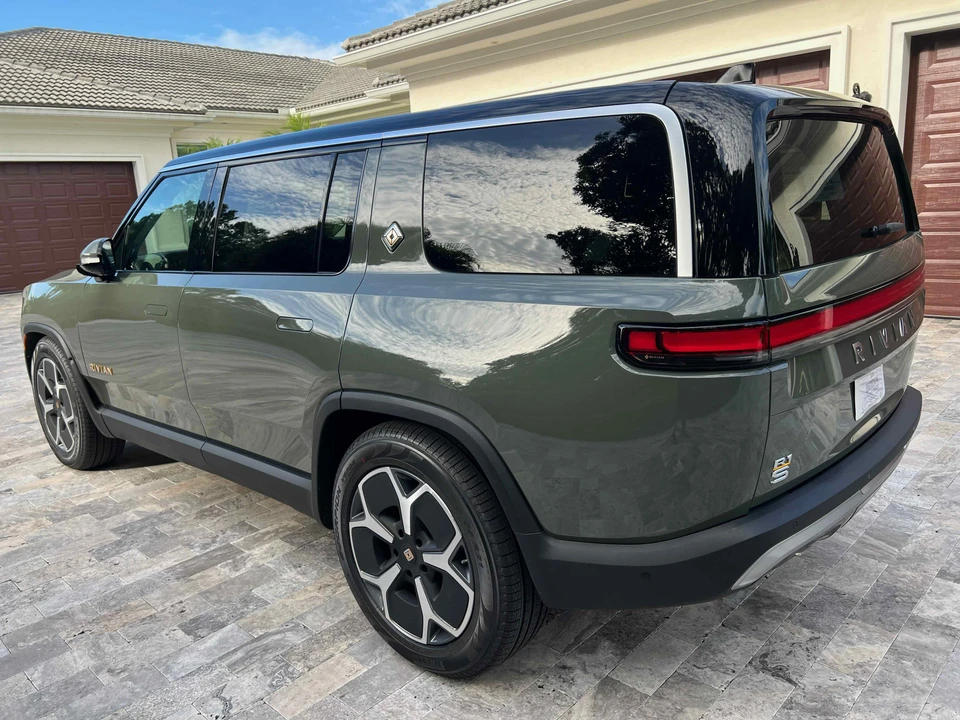 2023 Rivian R1S - Image 6 of 23