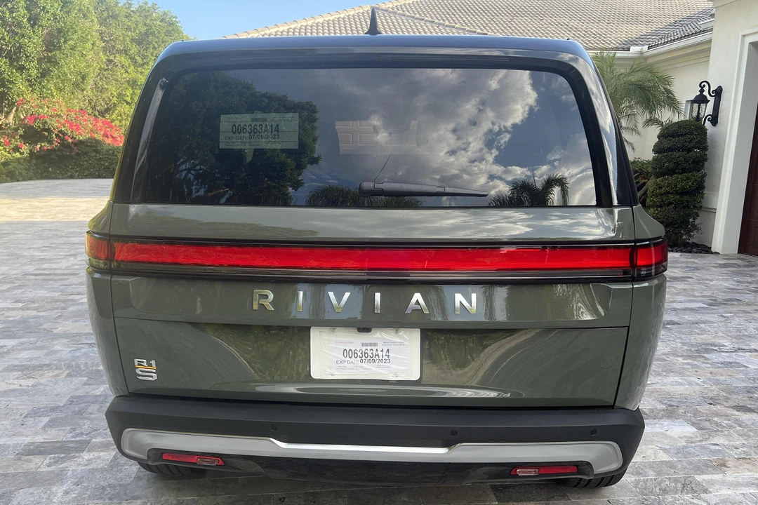 2023 Rivian R1S - Image 5 of 23