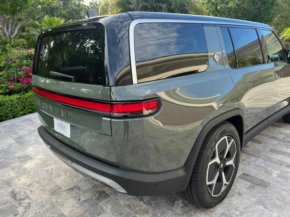 2023 Rivian R1S - Image 21 of 23