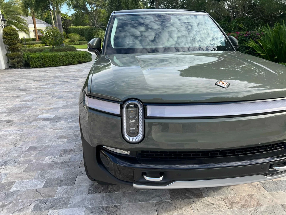 2023 Rivian R1S - Image 11 of 23