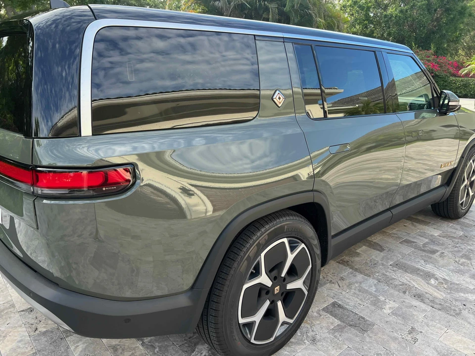 2023 Rivian R1S - Image 22 of 23