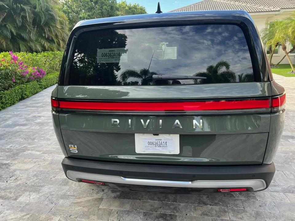 2023 Rivian R1S - Image 7 of 23