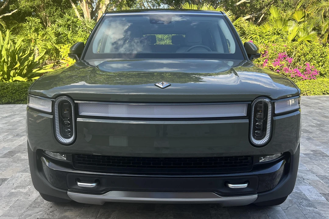 2023 Rivian R1S - Image 2 of 23