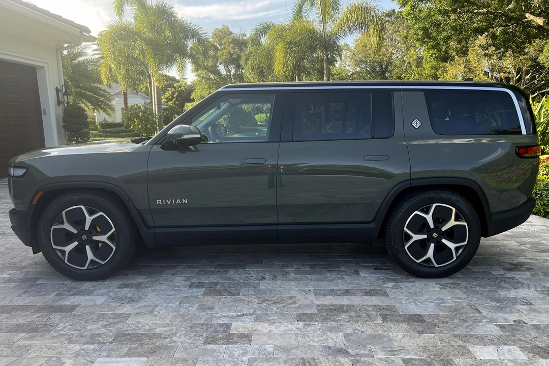 2023 Rivian R1S - Image 3 of 23