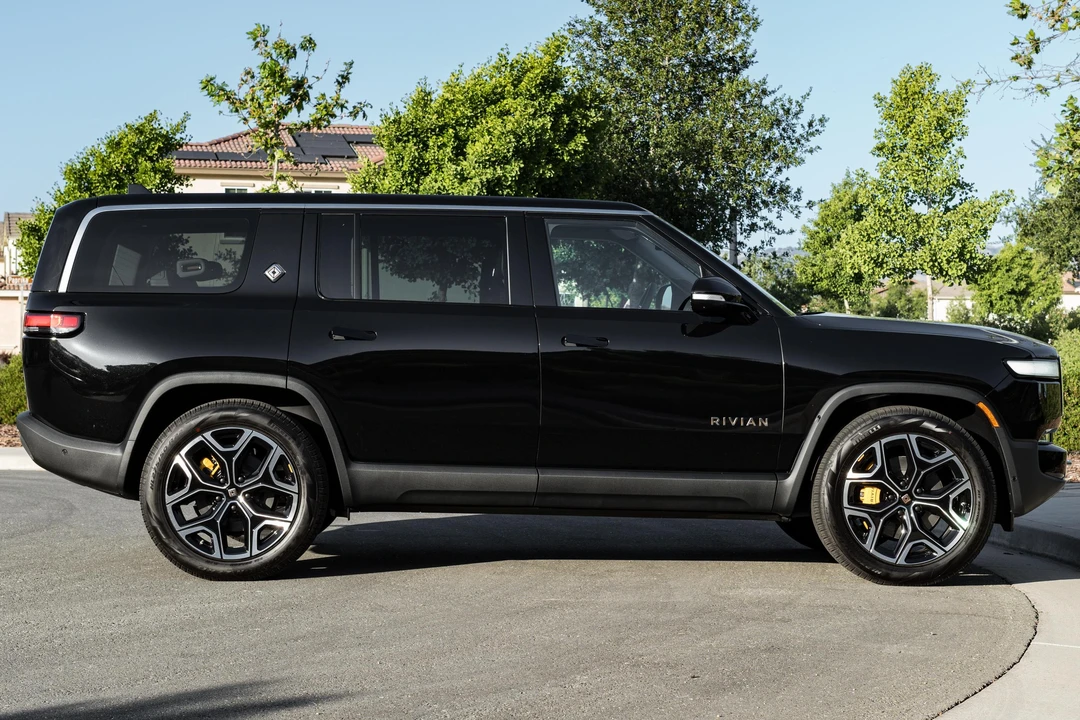 2023 Rivian R1S - Image 3 of 31