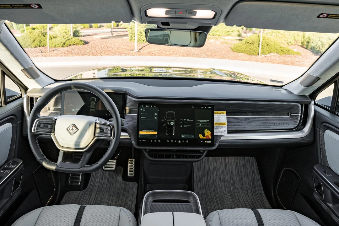 2023 Rivian R1S - Image 29 of 31