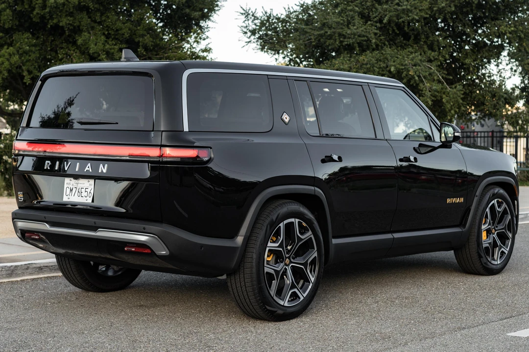 2023 Rivian R1S - Image 4 of 31