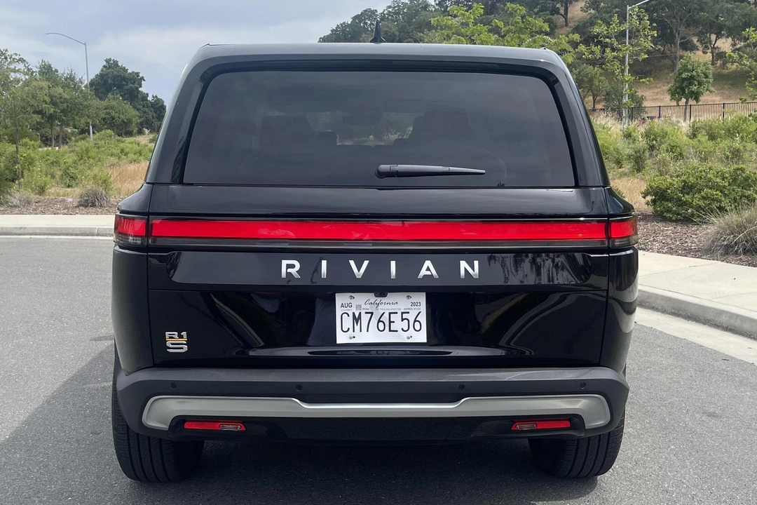 2023 Rivian R1S - Image 5 of 31