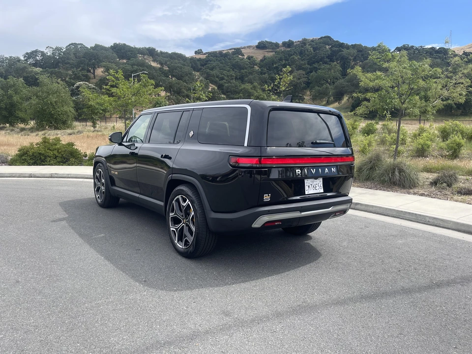 2023 Rivian R1S - Image 7 of 31