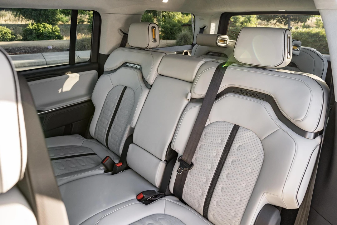 2023 Rivian R1S - Image 31 of 31