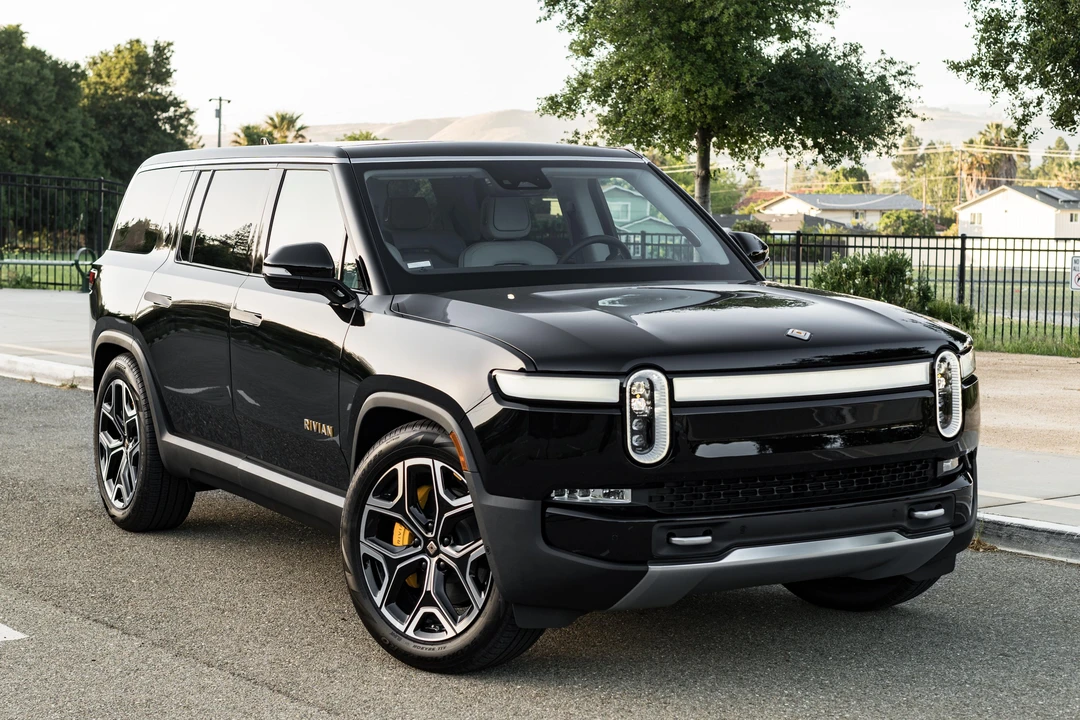 2023 Rivian R1S - Image 10 of 31