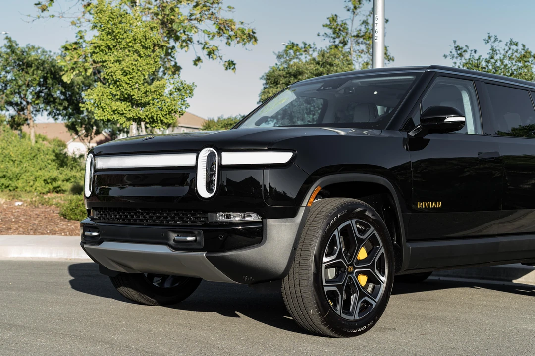 2023 Rivian R1S - Image 11 of 31