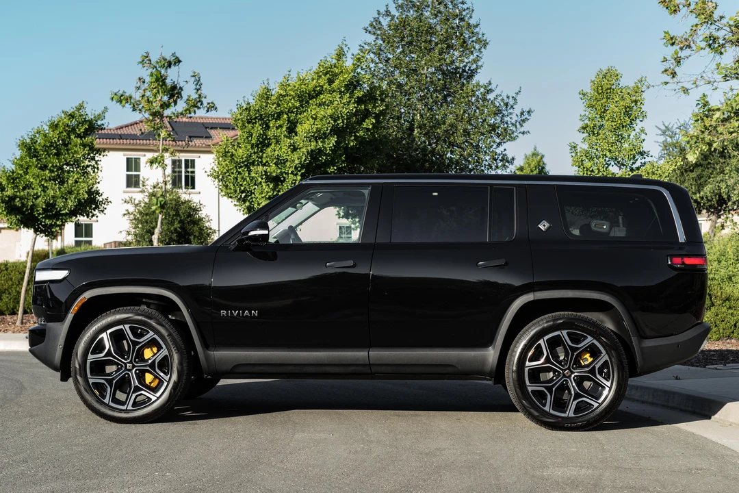 2023 Rivian R1S - Image 6 of 31