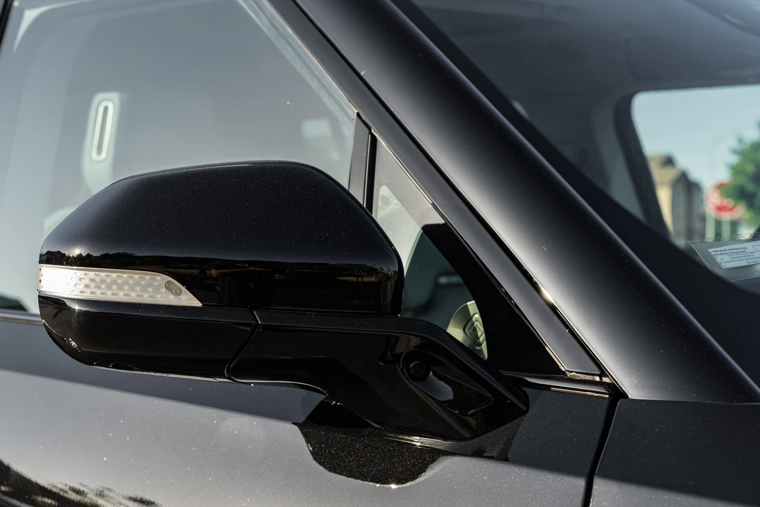 2023 Rivian R1S - Image 23 of 31