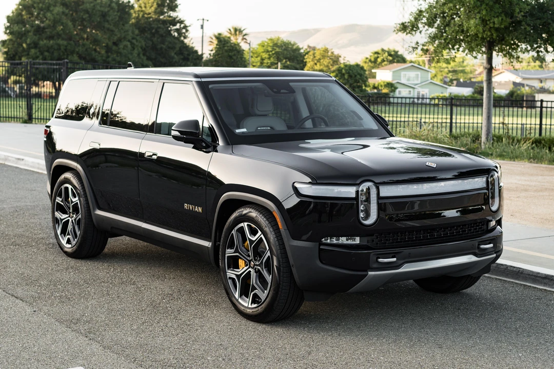 2023 Rivian R1S - Image 9 of 31