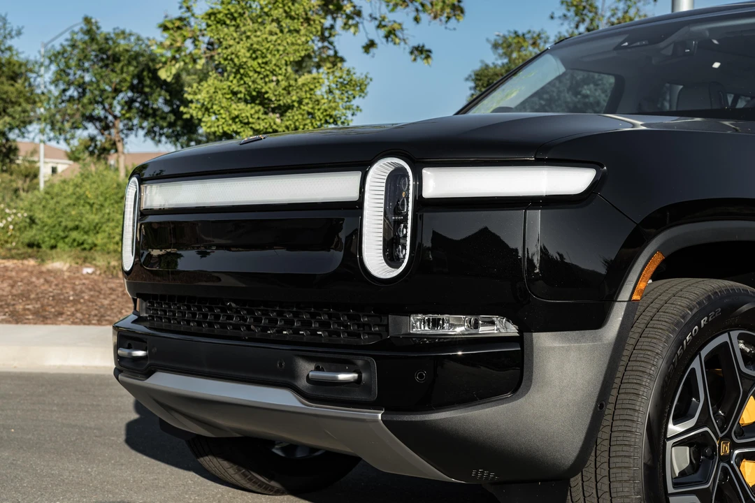 2023 Rivian R1S - Image 12 of 31