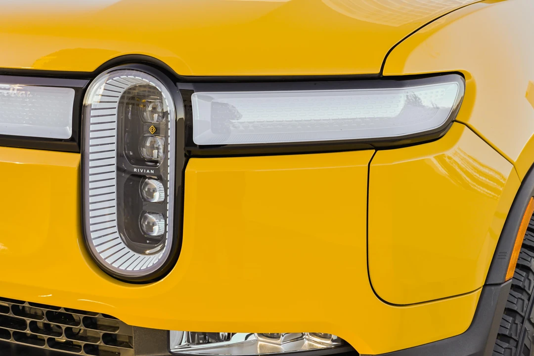 2023 Rivian R1S - Image 27 of 31