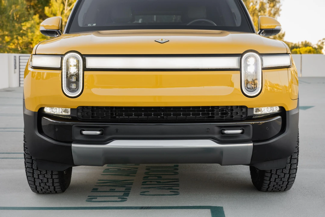 2023 Rivian R1S - Image 23 of 31